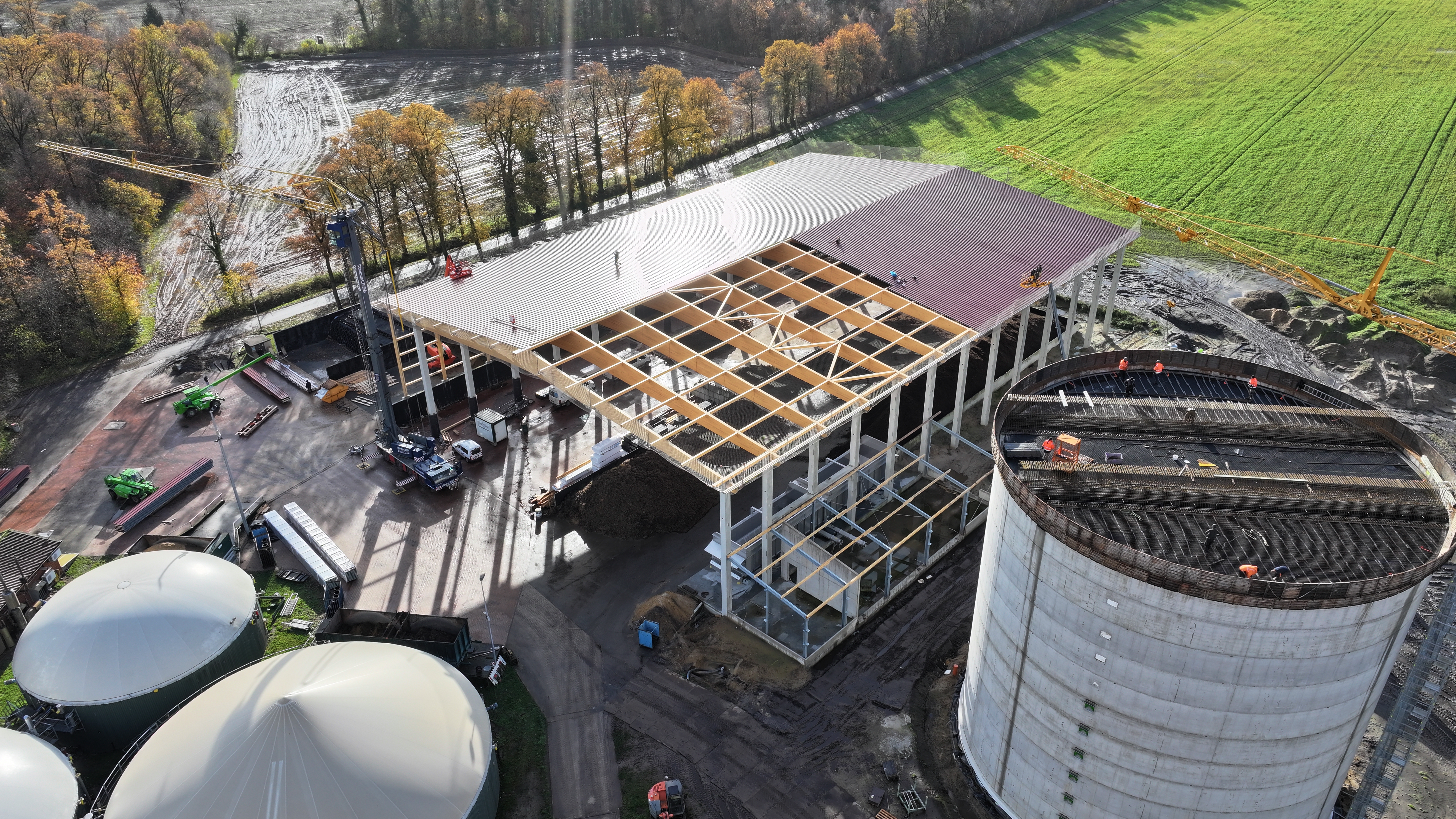 Nachhaltiges Bauprojekt in Heek: Schlichtmann Hallenbau errichtet Hallen für Biogasanlage auf Hof Wolters